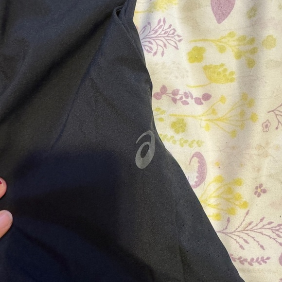 4/$25 Like new Black Women's asics Shorts sz L - Picture 2 of 6